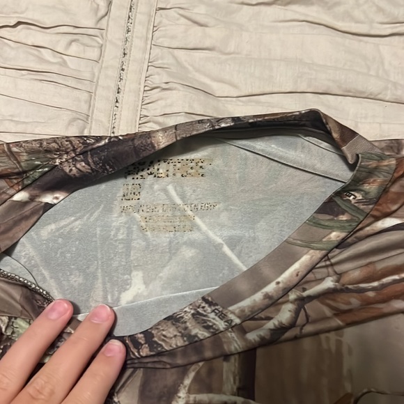 Realtree camo top size XL - Picture 2 of 2
